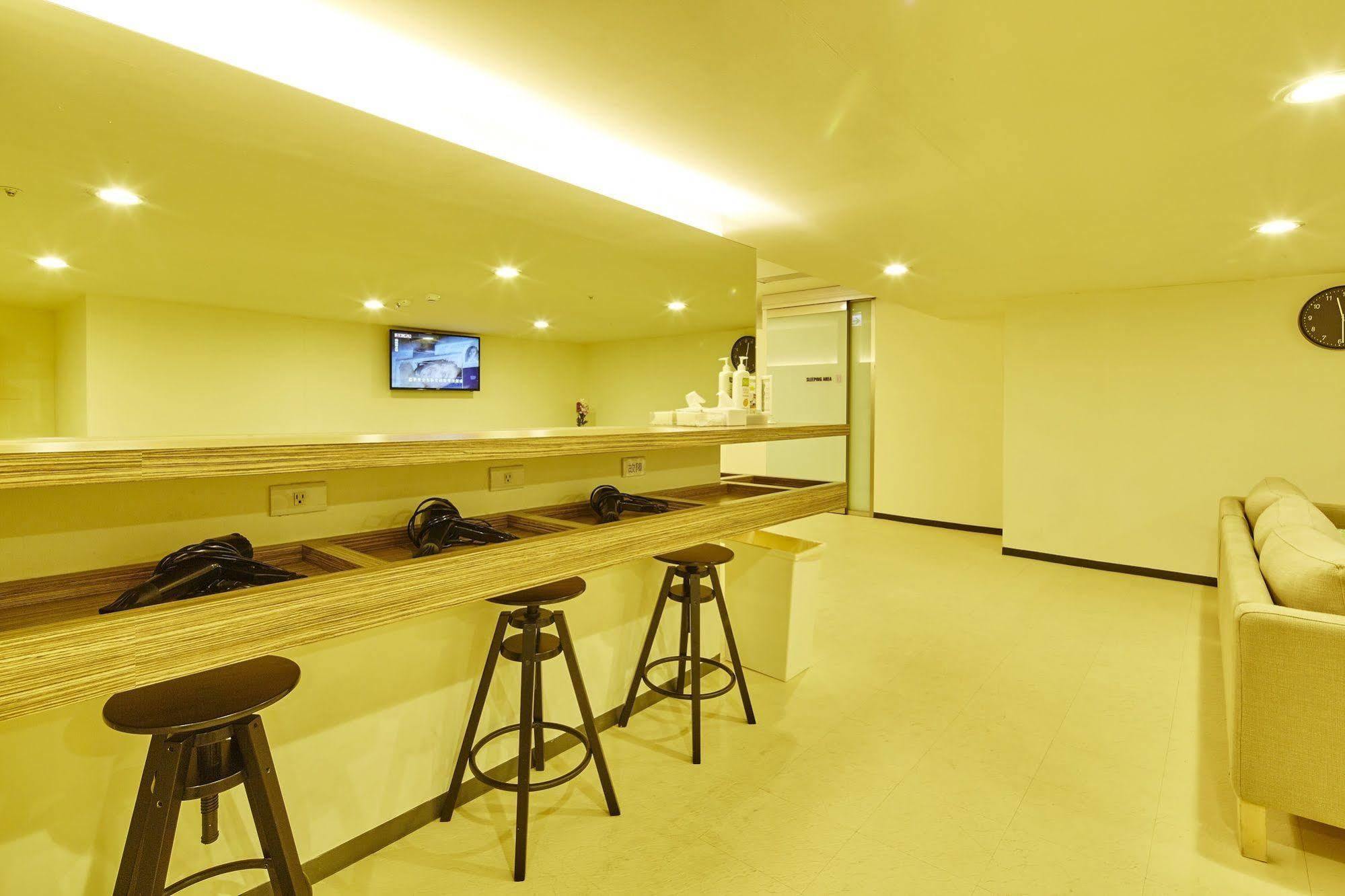 Single Inn- Kaohsiung Linsen Dış mekan fotoğraf
